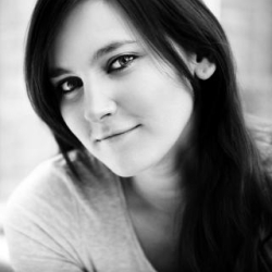 COM alumna Ariel Harrison